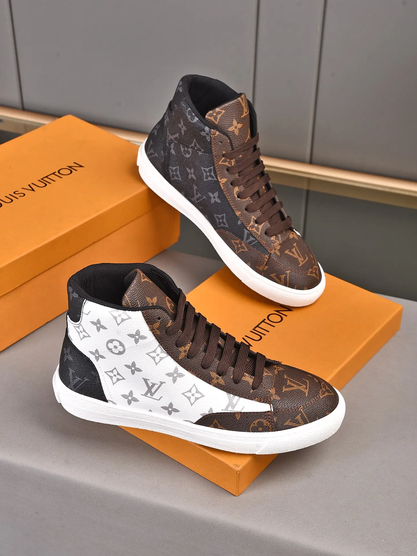 💰💰💰P440 [Latest LV high-top model] New casual Korean-style men's shoes, new autumn and winter design, perfect workmanship, cabinet quality, upper PVC material, breathable mesh lining; soft and comfortable, original rubber outsole super light Wear-resistant, simple, versatile fashion men's shoes, bright colors Two colors available Size 38--44 (45 46 customized)